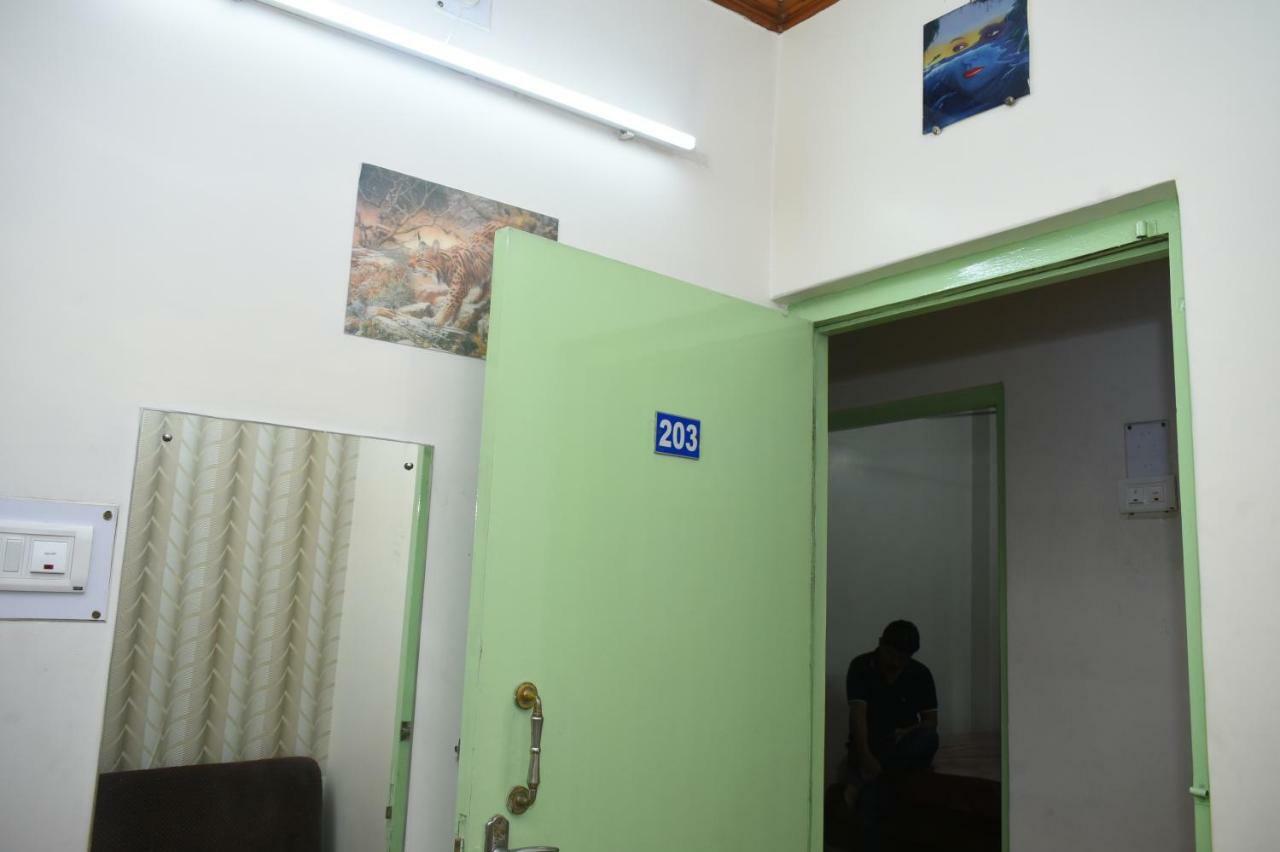 Oyo 45320 Hotel Mars Агартала Екстериор снимка